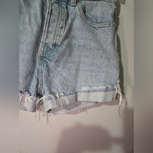 Zara Denim Blue Jean Shorts Buttonfly Women's Size 4 Distressed - Picture 5 of 6
